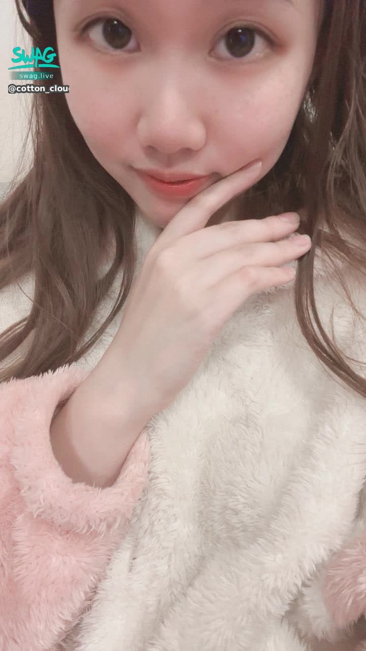 cotton_cloud : 睡衣💗 這幾天雲奈讀書歸讀書，但有在想要不要經營一個新的DC、X、ig、threads、telegram之類的社群媒體給你們追蹤～
看你們有沒有興趣！有興趣的話私訊雲奈建議吧🤍🤍