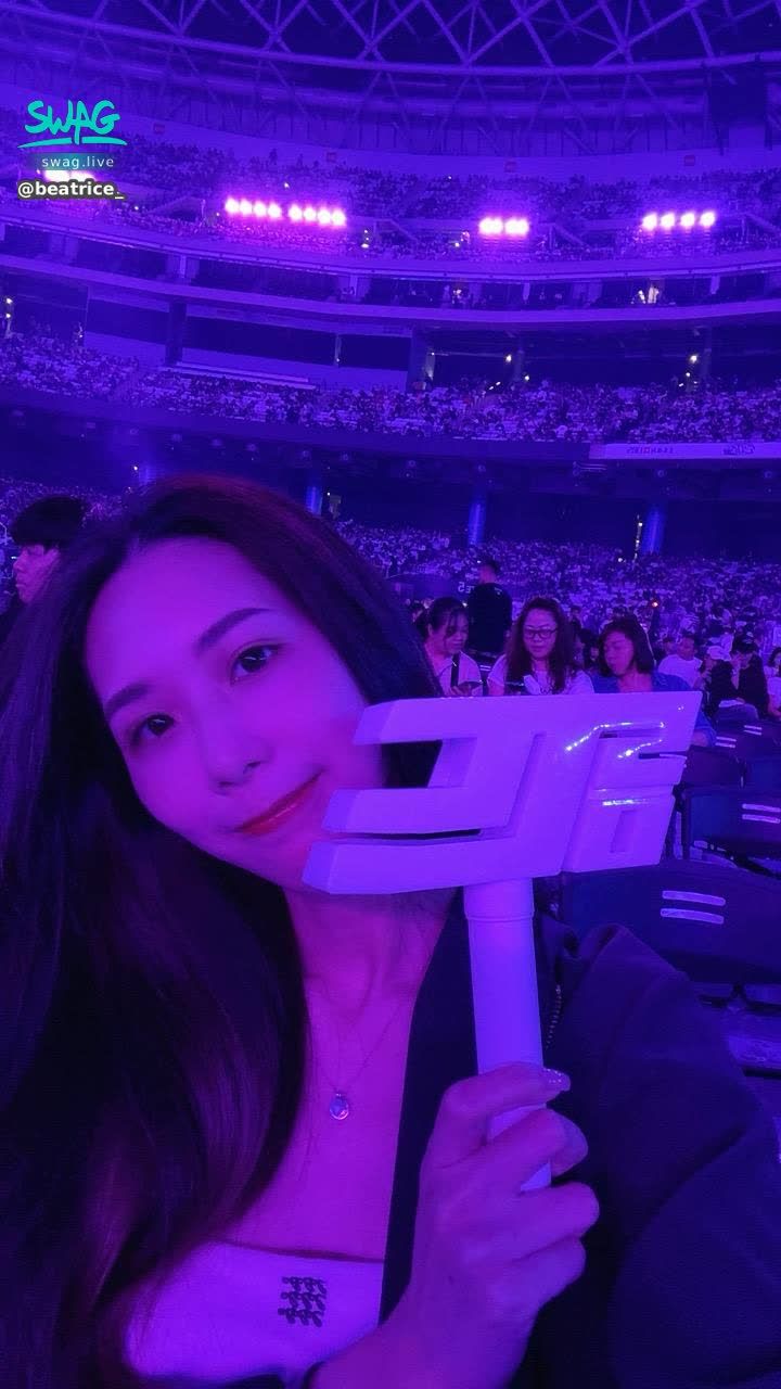 beatrice_ : 看演唱會囉💜💜💜