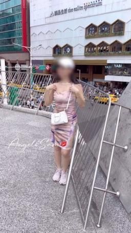 angelsam6699 : 我站在桥上，乳头露在风里，
他们什么都不知道，
但你知道。因为你在这里🤭