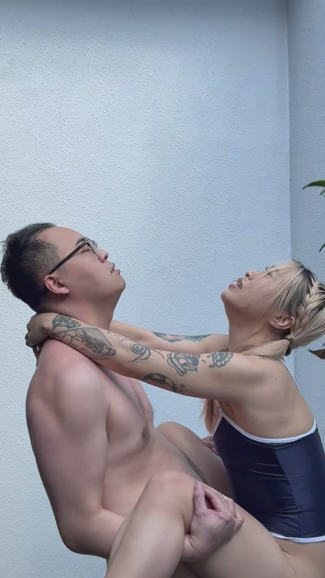 daxiangtw : 她想挑逗卻被操到失控，雙腿狂抖求放過
