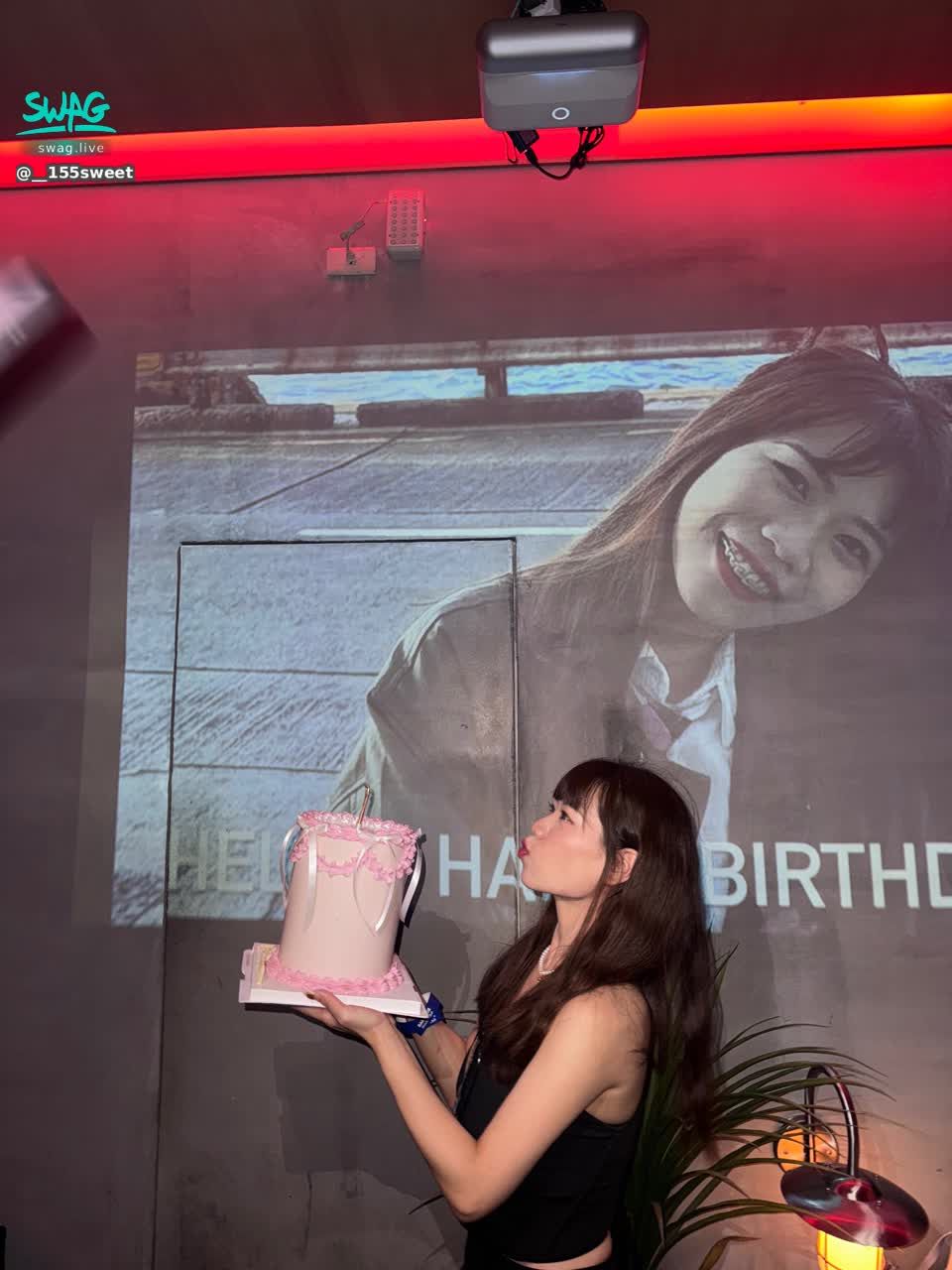 __155sweet : 祝我自己生日快樂🎉要永遠像個小女孩一樣,保持快樂🤍🤍