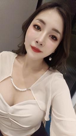 sexy_boa : 🫦💗想摸寶兒的美胸嗎？👙🥂