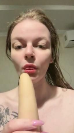 hotcaramel : suck fake dick