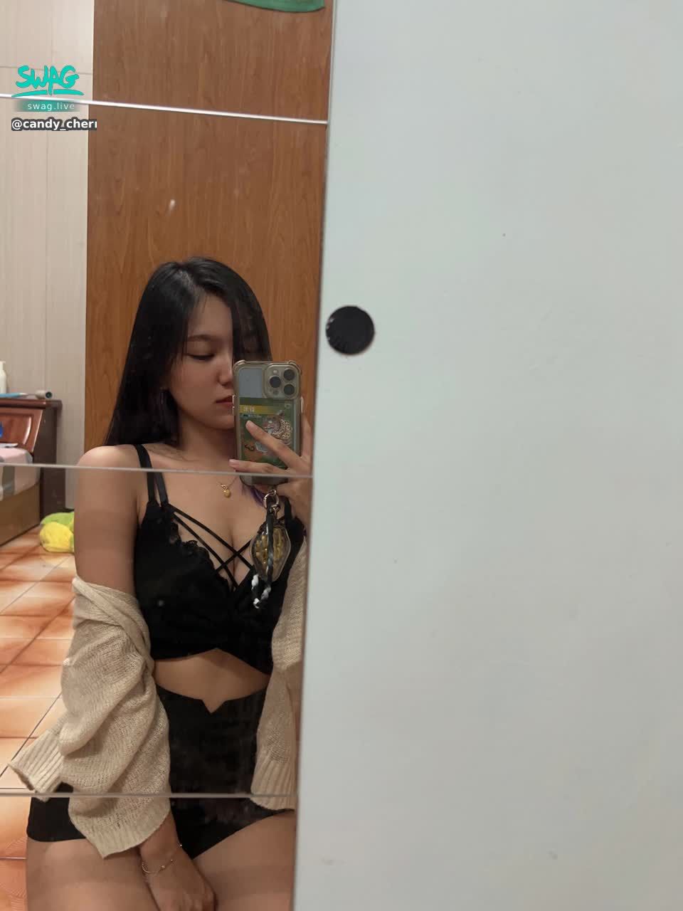 一件約會小吊帶😳