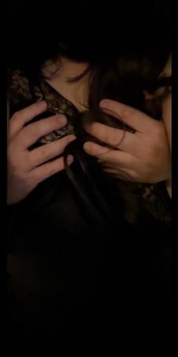 littlemilkmelon : 阿～好舒服，哥哥Babe幫我按胸
都好硬呢😳