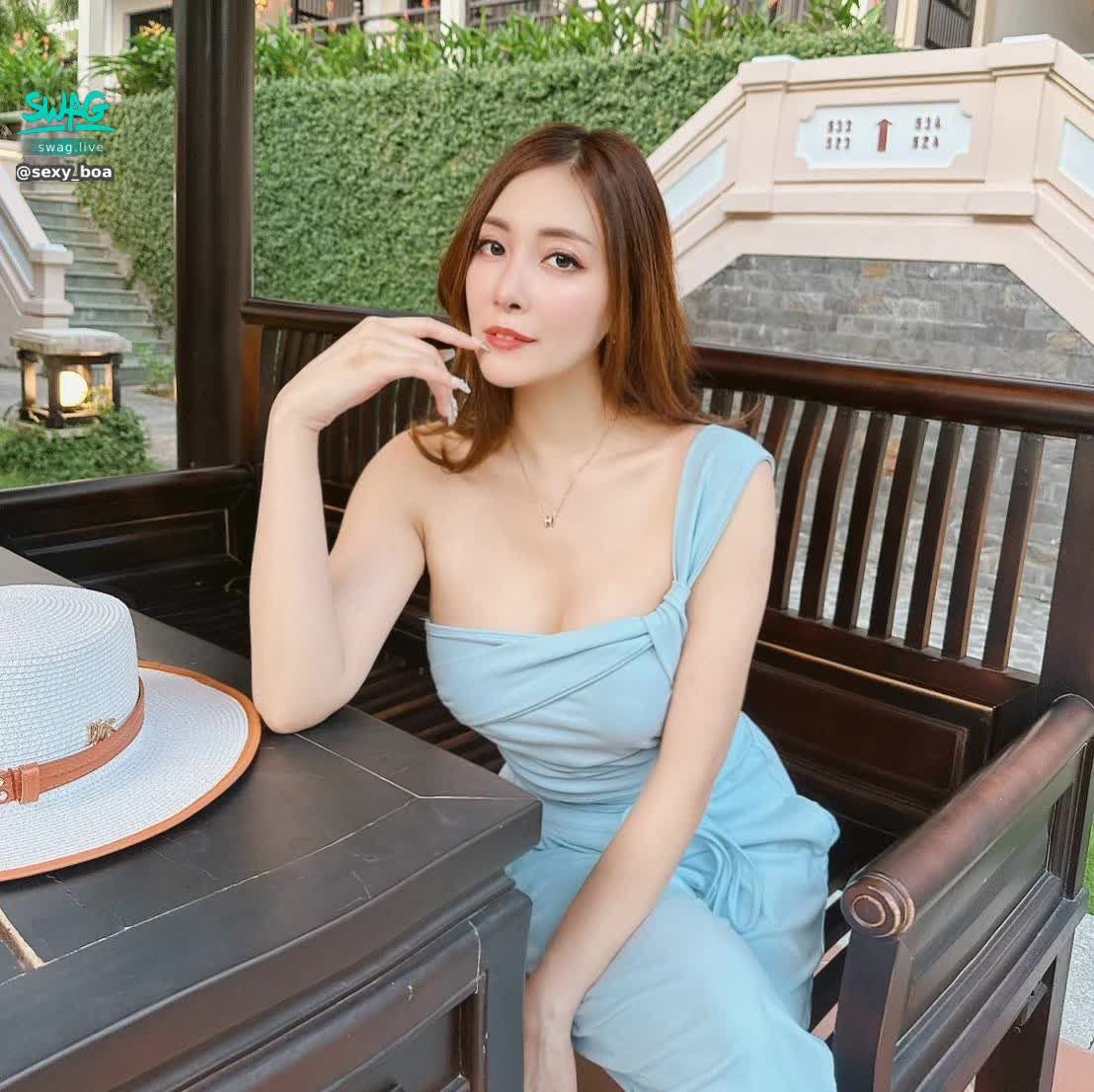 sexy_boa : 💋哥哥早安？☕🍰