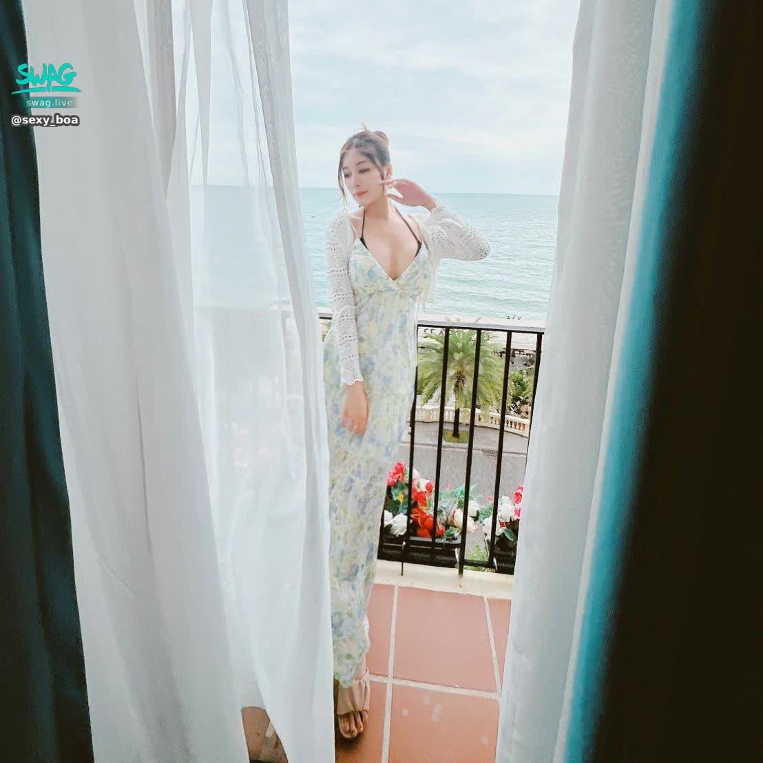 sexy_boa : 👠💗好美的風景陽台~👙🥂