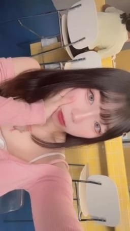 vivi_sweet : 明天晚上會直播唷記得進來看我😍
感冒好多了