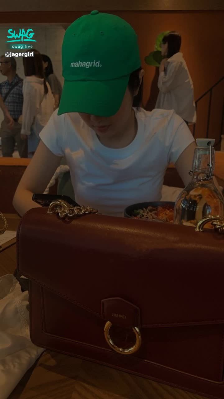 jagergirl : 今日是與閨蜜的約會日❤️寶貝還送新包包給我💕真的太開心了啦