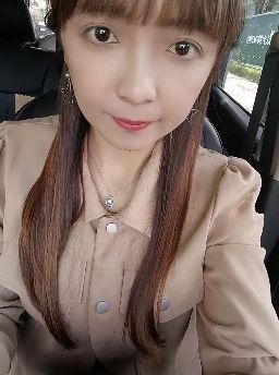 yun_moon : 最近滿我人在玩這個人魚特效，所以跟風一下~