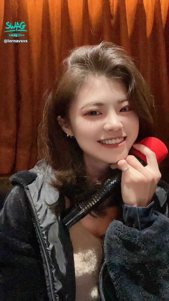 lornavsvs : Babe要一起唱歌嗎～