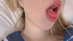 hyy110022 : 需要肉棒插进小骚嘴 想要吃哥哥的精液～
