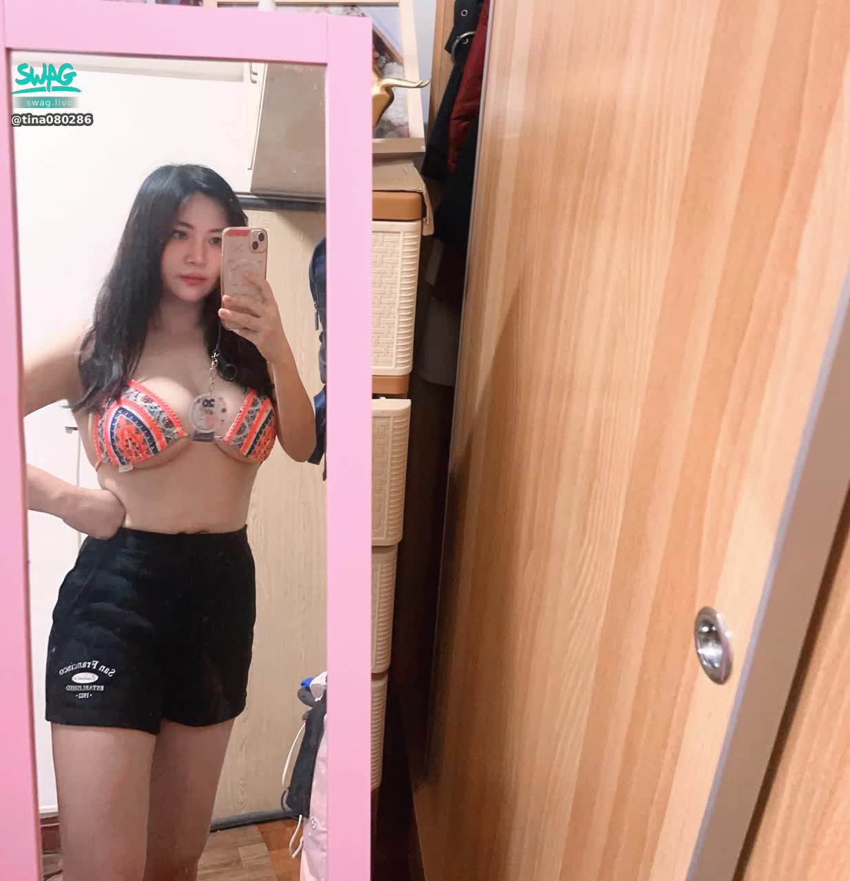 tina080286 : 沒有精彩的照片
曼妙的身材
神仙的臉蛋
但我有一顆真誠的心❤️🥺