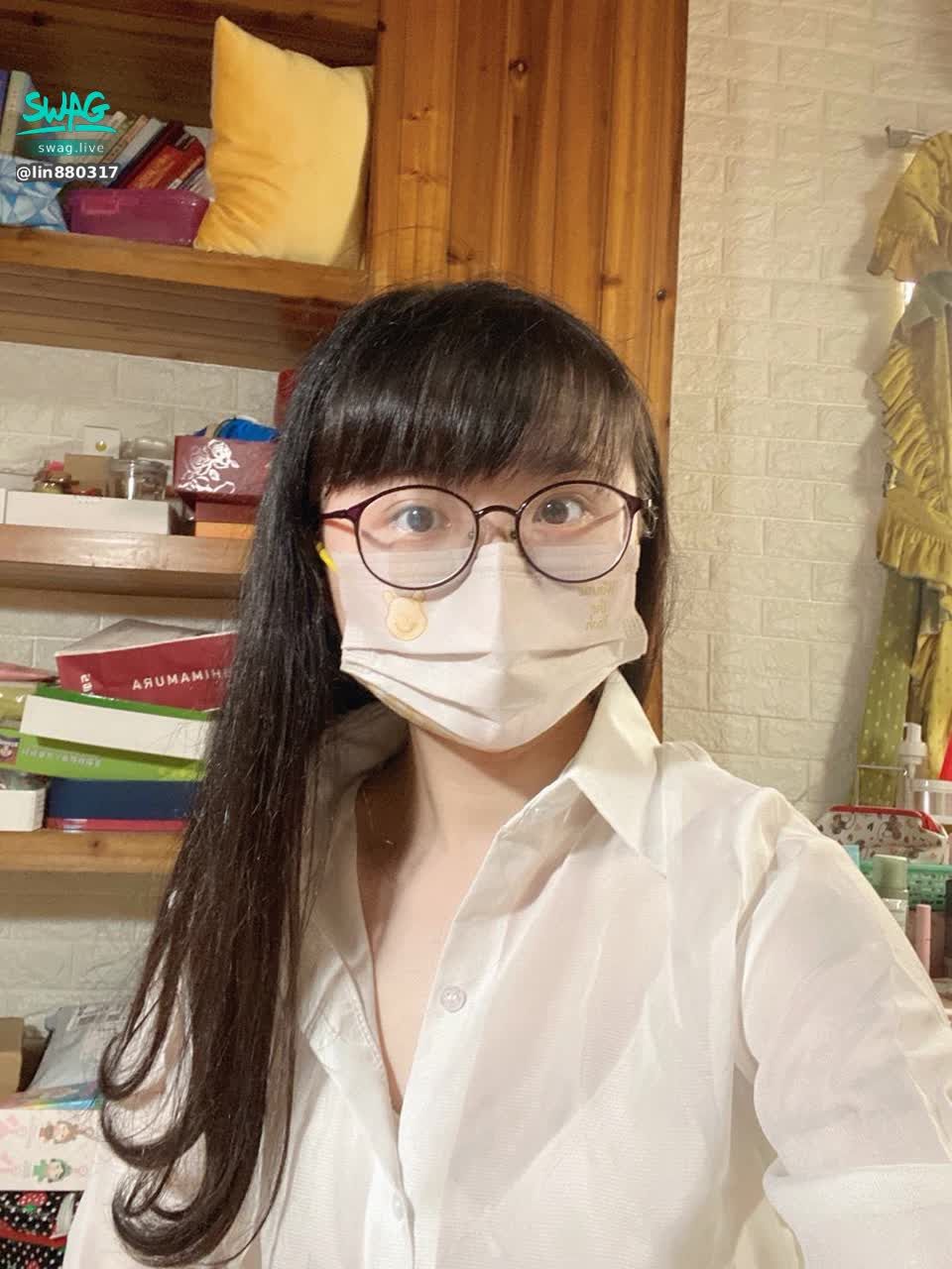 lin880317 : 之前大家敲碗很久的制服誘惑😈玲玲拍好囉～想知道怎麼領取的話私訊我🥰 #sexy #性感 #可愛 #制服 #騷 #私訊 #OL