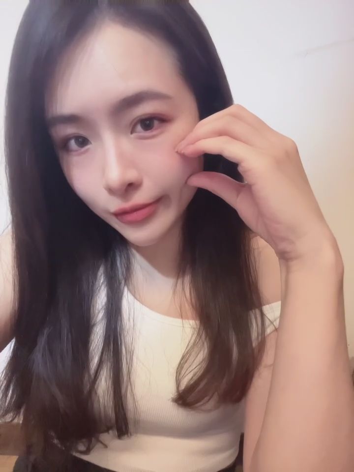 cherry020800 : 甜到你無法一口咬下😋想挑戰一口咬下的私訊我😈讓我看看是誰❤❤❤ #生活 #日常 #可愛 #甜美 #素人 #白白嫩嫩 #露臉 #性感 #sexy