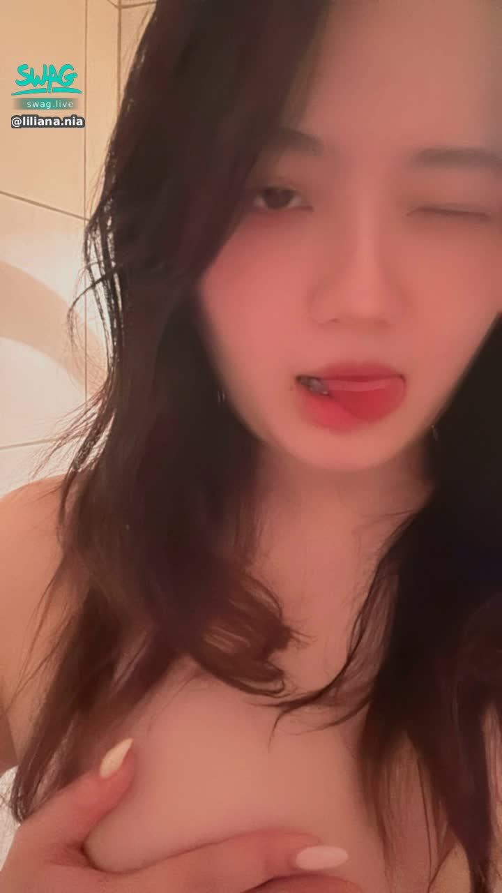 liliana.nia : New anchor Nia reports 🥰 6/20 (Fri) 21:00 on air 👄 Would you like to watch me take a shower live? If you want to watch, please send me a private message 😉 We'll open it again if there are more people. #新人 #sexy #性感 #生活 #浴室 #洗澡 #可愛 #露臉 #甜美 #私訊 #奶