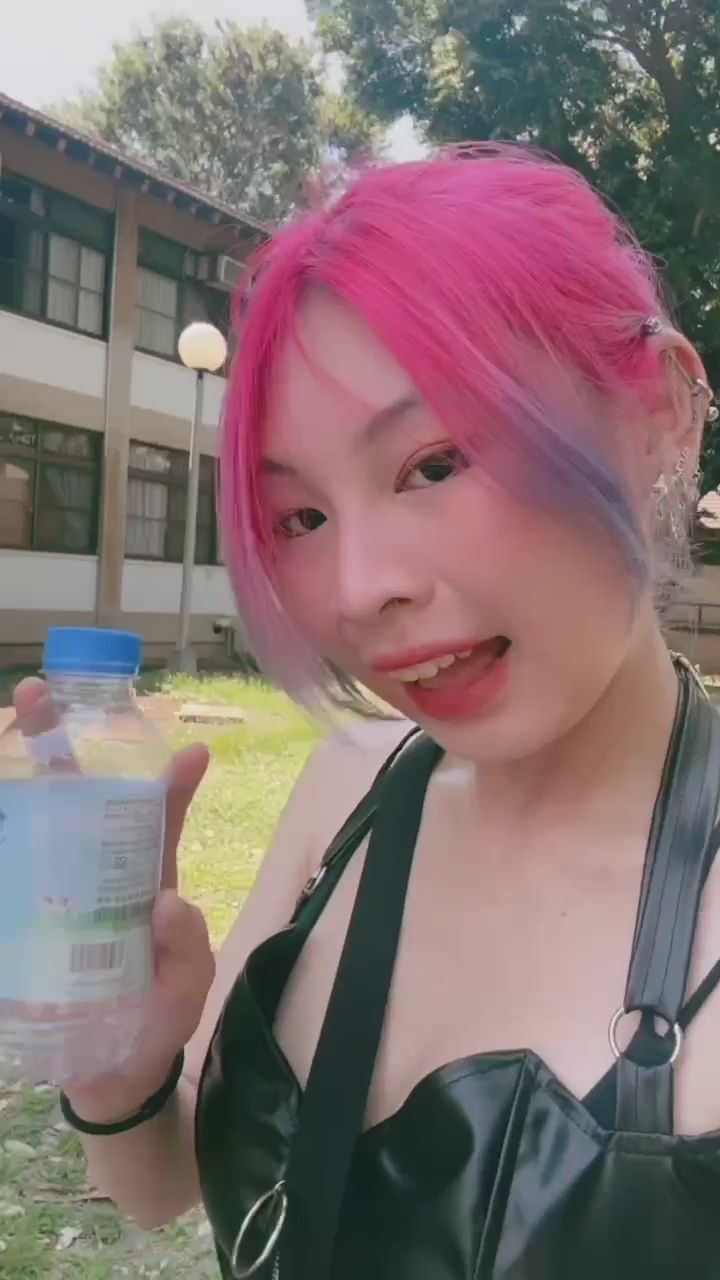 lustine : Haven't seen Chunjiao for a long time? ❤️
Are my Zhimings still there? 😝
The show will start on 6/22 (Sunday) at 10:00 p.m.
Remember to come back to me 🥰

#sexy #性感 #生活 #騷 #日常 #奶 #戶外