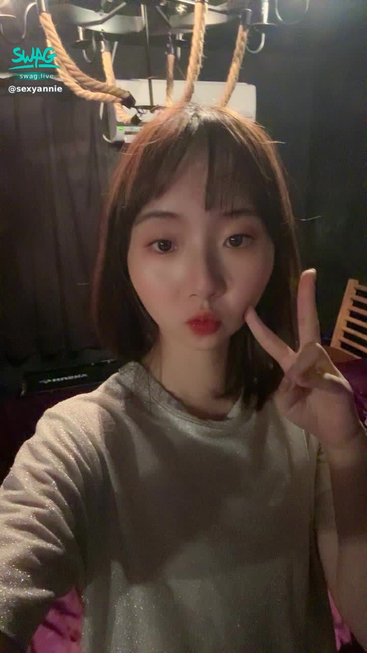 sexyannie : 因為感冒😷喉嚨不太舒服，
稍後有可能不會直播，
如果11點沒有直播會再公告下次直播的時間❤️