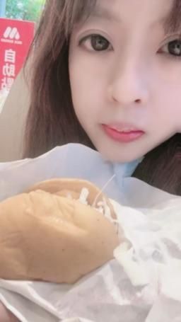 lovemeredith : I eat pork chop burgers for breakfast. What should I do if I am not full? You have to take it out and give it to me.
