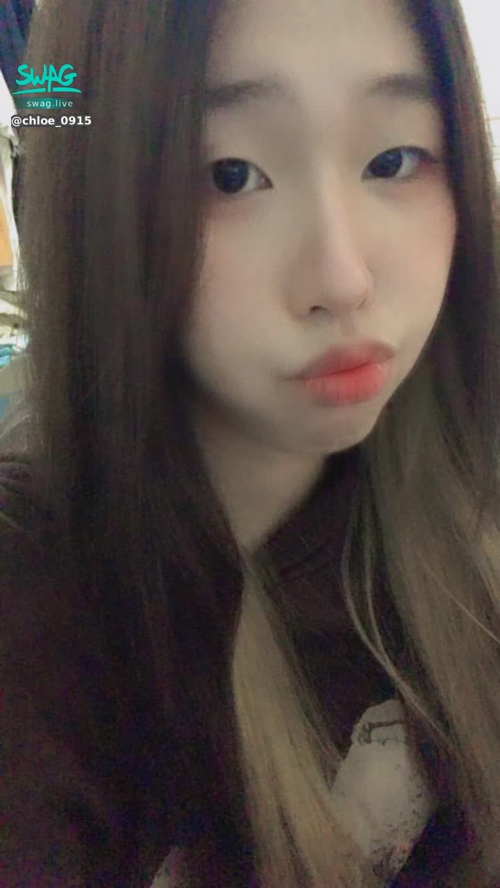 chloe_0915 : 欸就算我沒開播~還是可以找我約會啦👀
一起吃吃飯~聊聊天好嗎😘
你不主動點 我們怎麼會有後續呢💕💕💕
快點私訊我❗❗❗

#甜美 #可愛 #素人 #約會 #私訊 #露臉 #羅莉控 #生活 #日常
