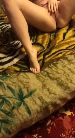 julielove : I'm recording my masturbation for you on my phone, so you can watch😏