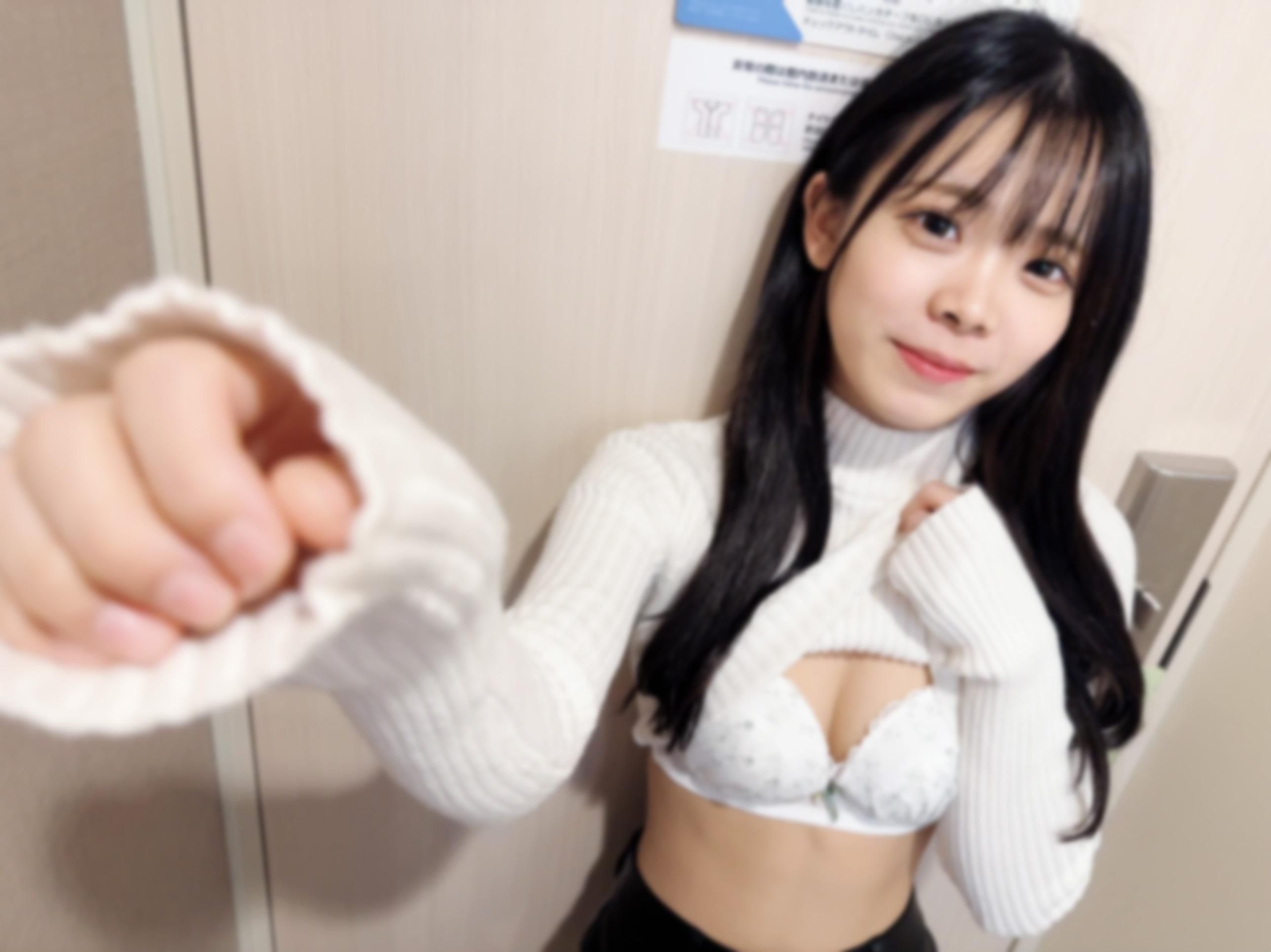 hamemedia : 🔥【無碼調教】🔥「要漏出來了啦♡」超可愛陽光女大生玩具調教！巨根狂插到潮吹，背面騎乘位抽插高潮連連！😍💦🔞