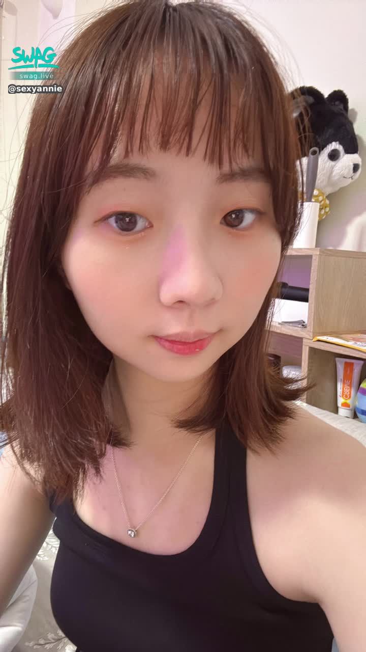 sexyannie : 今晚10點會直播唷～❤️