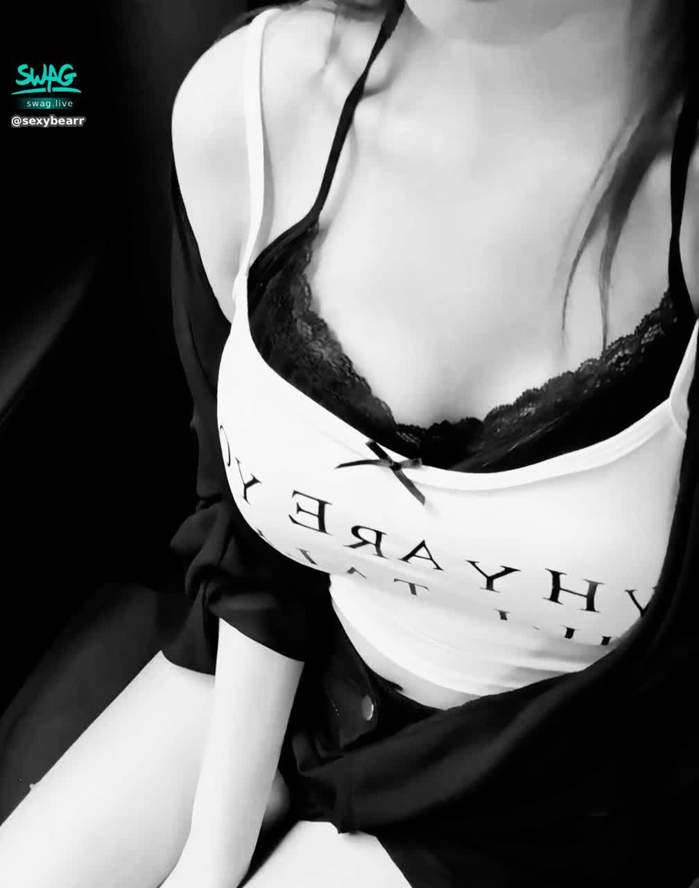 sexybearr : 好熱的天( º﹃º ) 心情不好的一天 私訊詢問全新露臉露點舔奶互動式誘惑大尺私藏片😯🤍大優惠💗✨