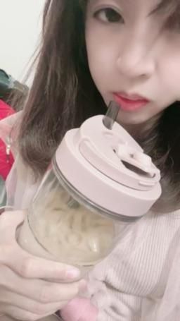 lovemeredith : 好想睡覺，喝特濃拿鐵提神