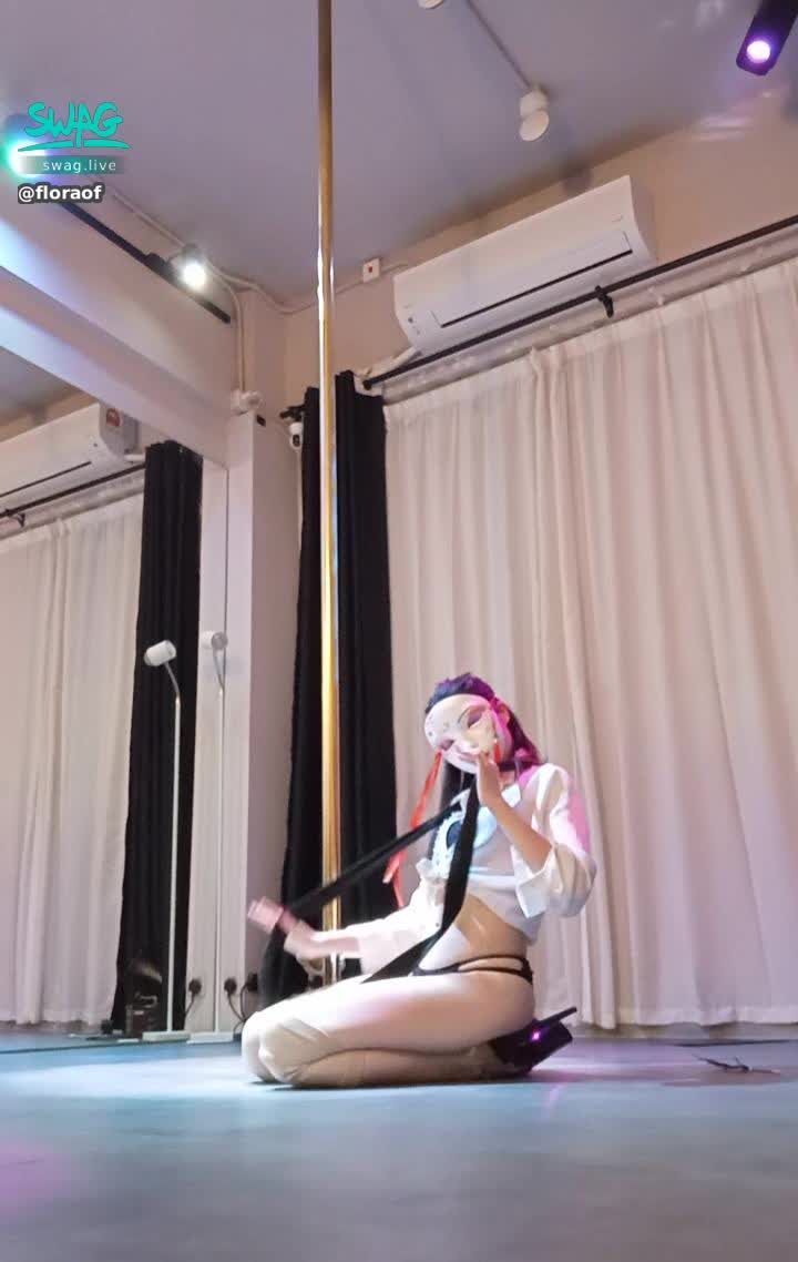 floraof : Babe思考緊點改善表演直播流程🙈❤️
因為昨日淨係募集左一次五分鐘
如果之後表演開始前十分鐘開始募集 同寫明表演開始時間會唔會好啲呢❤️😘
咁樣大家就可以多啲時間預備
而家計劃都係上半場免費 下半場有兩場限時表演
咁如果寫明表演時間 再十分鐘前募集 會好啲嗎❤️😘😘