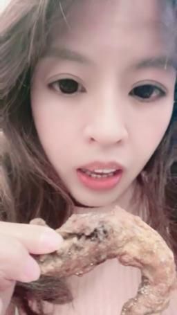 lovemeredith : 第一次吃雞脖子，那你的第一次還在嗎？