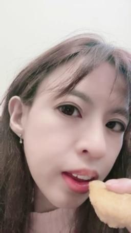 lovemeredith : 昨天吃雞塊，今天也吃雞塊，就是還沒有吃到你的雞，你要不要挺出來