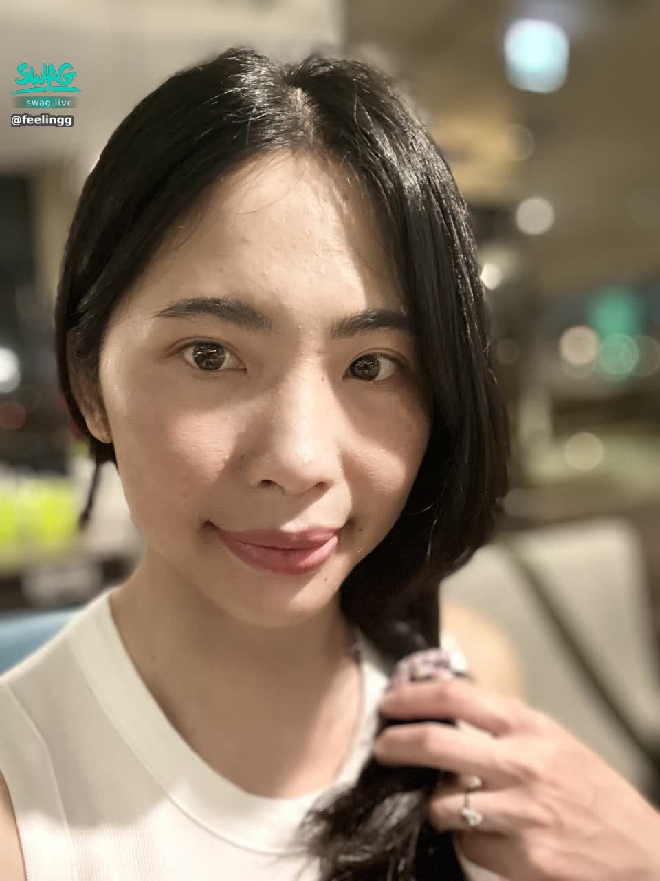 feelingg : 晚上了回家洗香香後來吃火鍋
外面下著雨心情好憂鬱☹️Babe