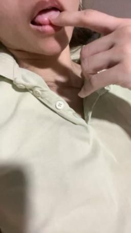 lizbaby : 舔手指誘惑
#誘惑