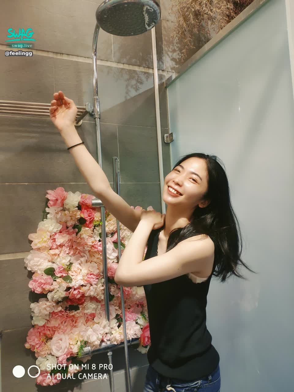 feelingg : 午後突然下大雨心情不要被淋濕了😘Babe