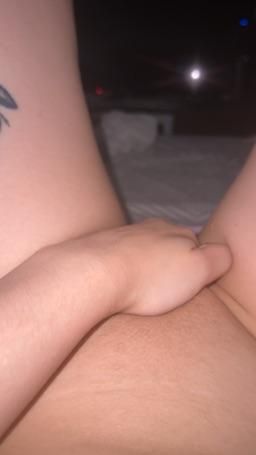 misskriss : wet pussy