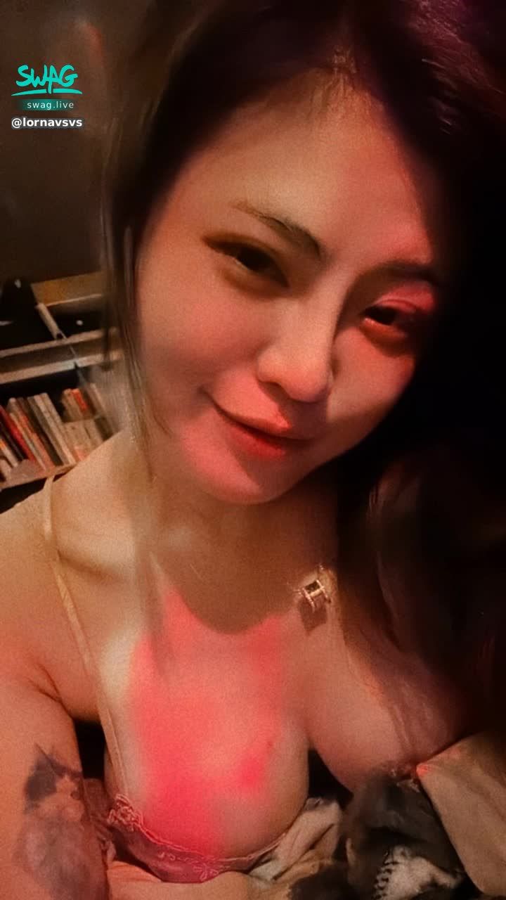 lornavsvs : Babe要不要再靠近一點