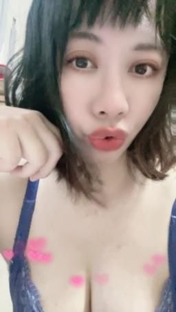 lelelina : 😄露臉嘟嘴巴👄耍小性感🤭Babe快去解動態
#樂樂#內衣#乳溝#露臉#愛撫 #性感#騷#白皙#