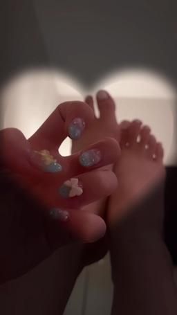 anitabebe : 吸吸腳