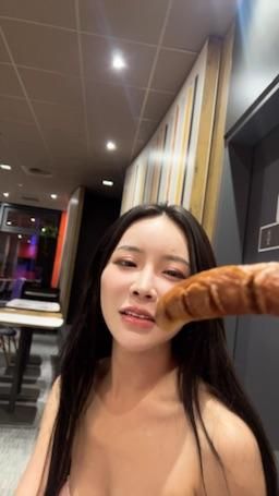 pinksweetbaby : 很多人好奇我喝酒會怎樣
就是這樣…..