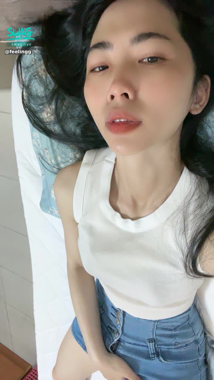 feelingg : 晚上好寂寞😔沒有人陪