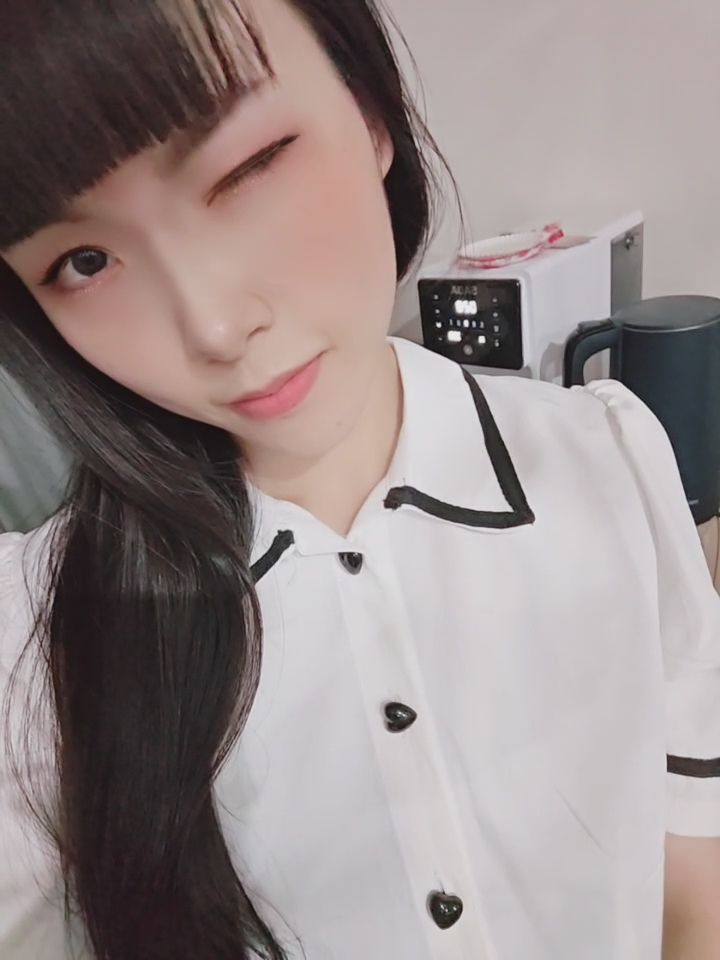 quanna : 7月15截止
低鑽約會活動🥰少少鑽石即可參加抽籤，得獎者可以跟Q娜約會唷，吃飯、看電影、逛街、唱歌、出遊等等~
如果想直接刷禮物約會的寶直接私訊我哦

買籤方式：
私訊聊天室裡面
送1999💎「小袋巧克力」得1支籤
送4999💎「單顆巧克力×10」得3支籤
送9999💎「巧克力山」得10支籤
送19990💎「小袋巧克力×10」得25支籤
送59990💎「巧克力禮盒×10」得100支籤
希望可以遇到合得來的約會對象❤️往後常常約會吃飯逛街看電影培養感情，更希望成為另一半😍