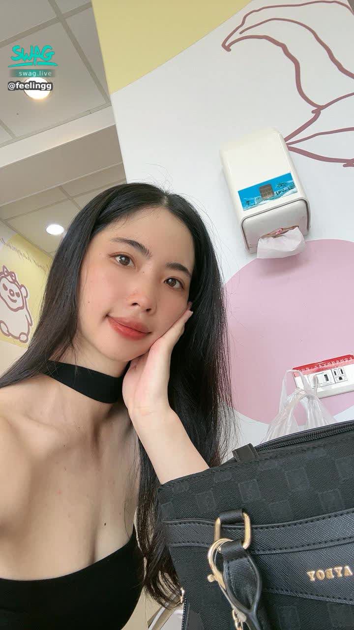 feelingg : 早安😘😘🥰☺️Babe