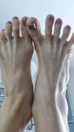 lessikitty : feet, silver nails, wrinkle soles