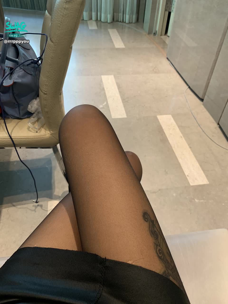 rrrpppyou : 好喜歡 穿絲襪的自己