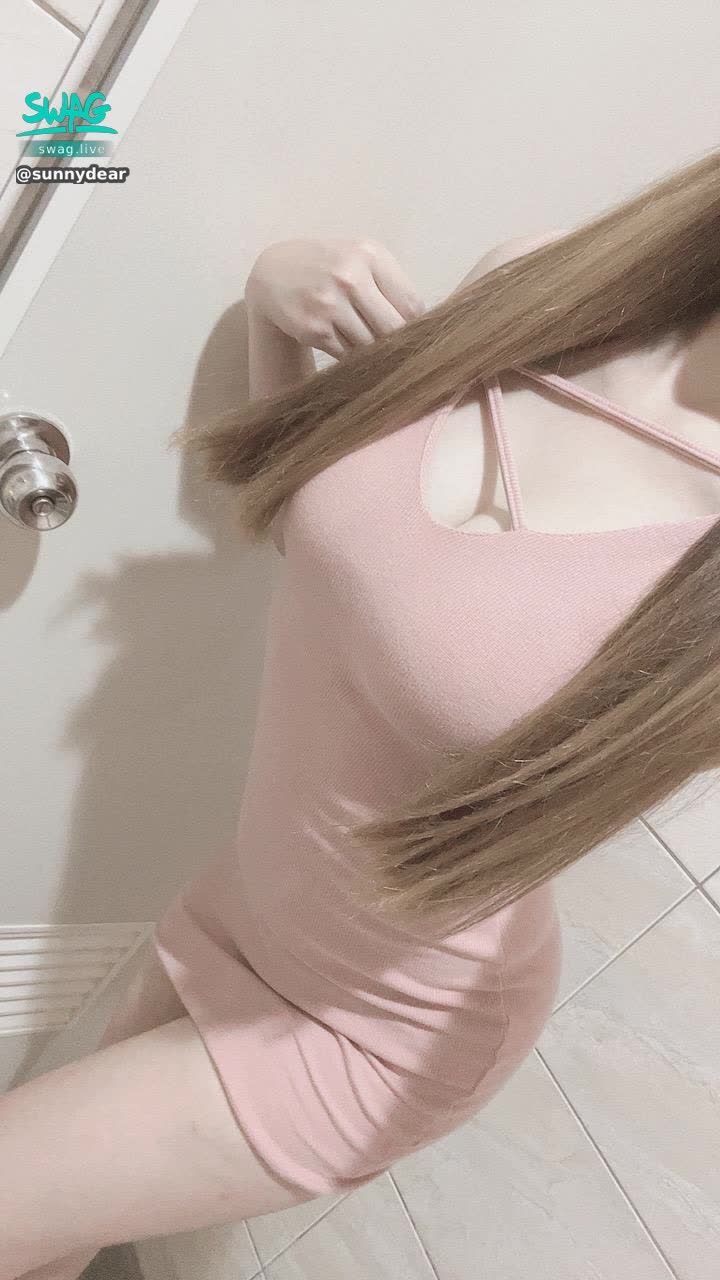 sunnydear : 哇😍前凸後翹完美好身材❤️❤️❤️有這樣的老婆……你捨得出門不在家嗎? 等等被拐走😱😱😱