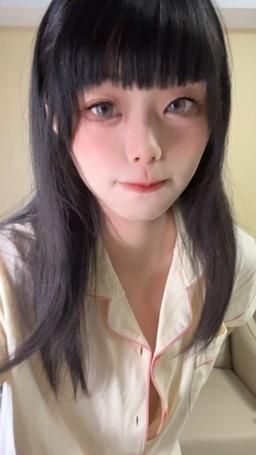 superlily_mi : 炫耀一下我的寶貝睡衣
扣子沒扣❤️‍🔥