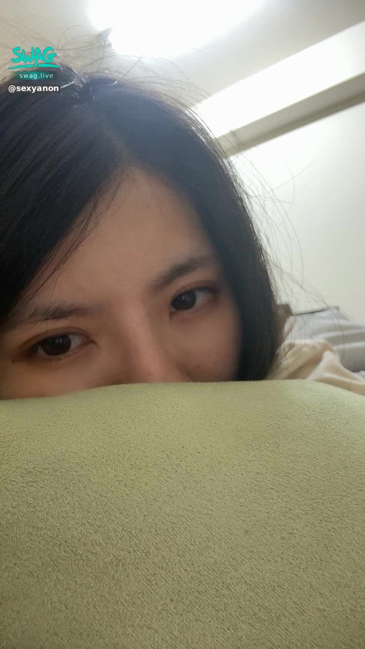 sexyanon : 對不起，最近身心靈狀態都不太好，想好好休息一陣子，所以先暫時停掉直播，聊天室我還是會回覆，只是慢一點不會不回，有約會的也還可以進行，對不起，一直想給大家帶來快樂的