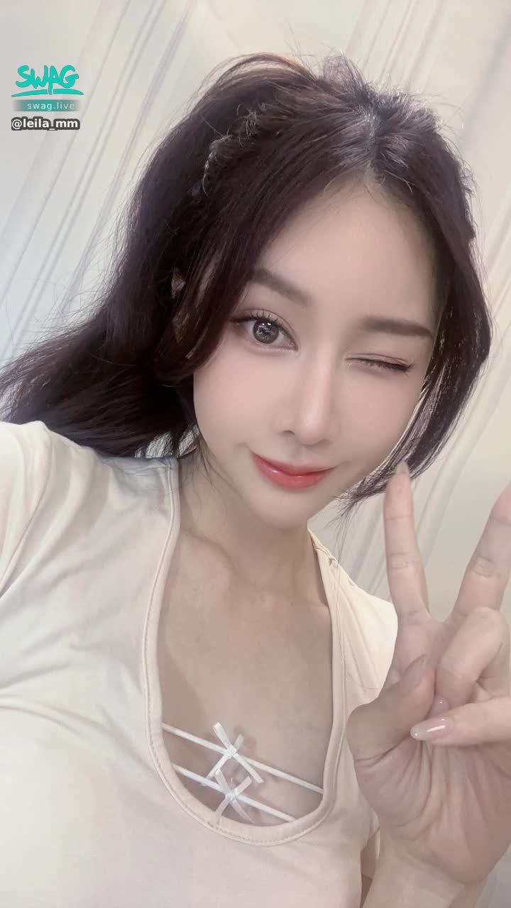 leila_mm : 7/4(五） 17:30 綠播✨甜甜系聲優🎤

達10w 可愛五連拍

#主題直播