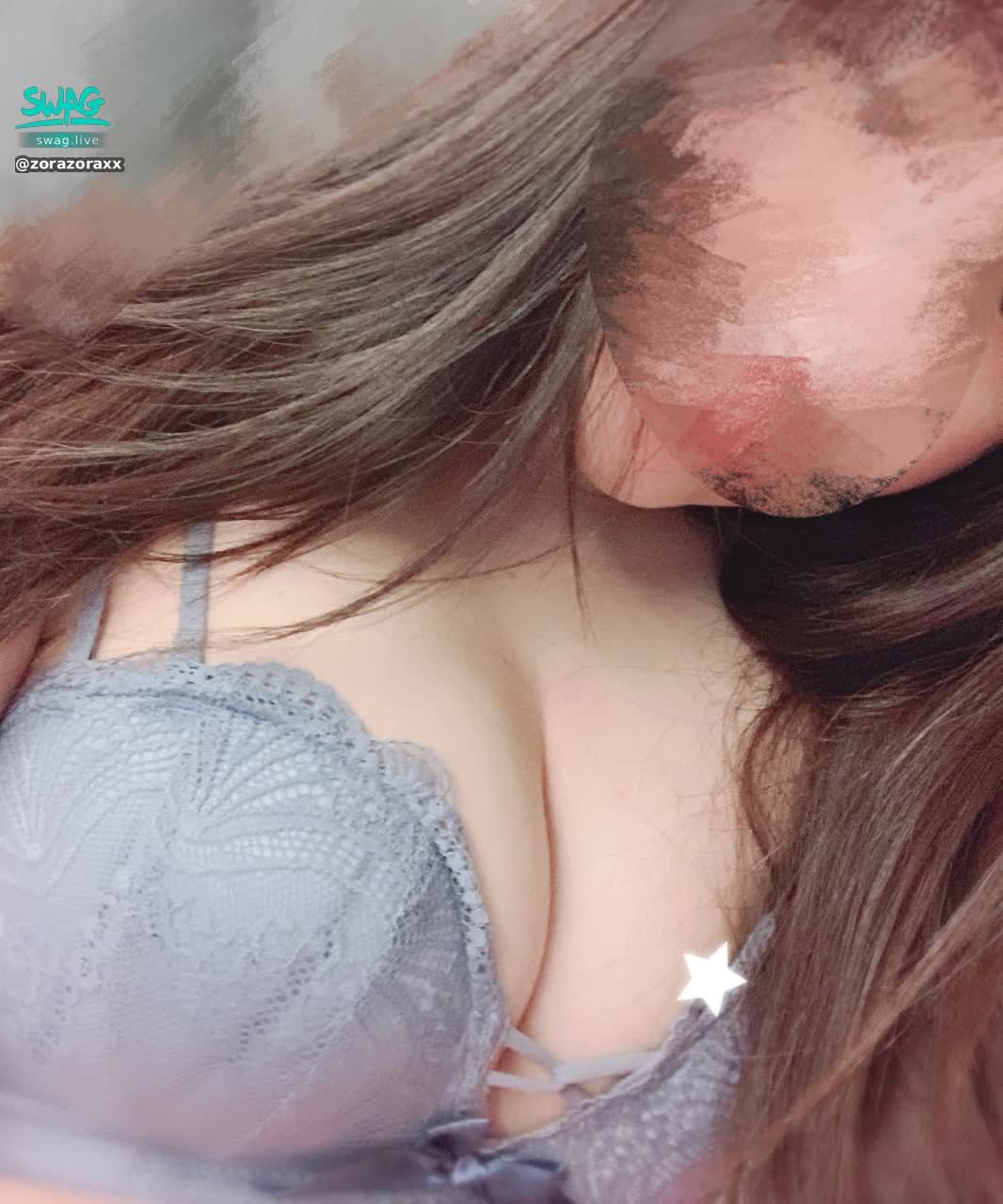 zorazoraxx : 晚上好 有哥哥想直播嗎